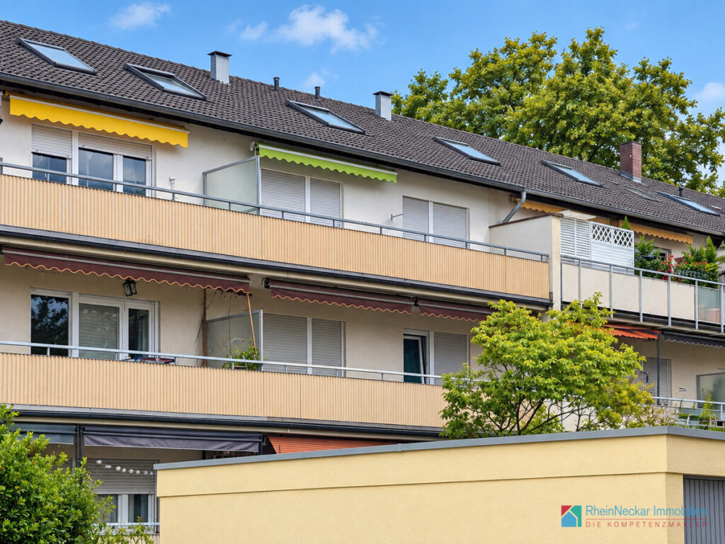 Rückansicht mit Balkon