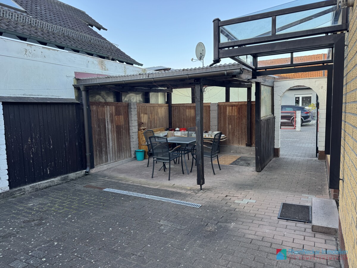 Hof mit Pergola_3